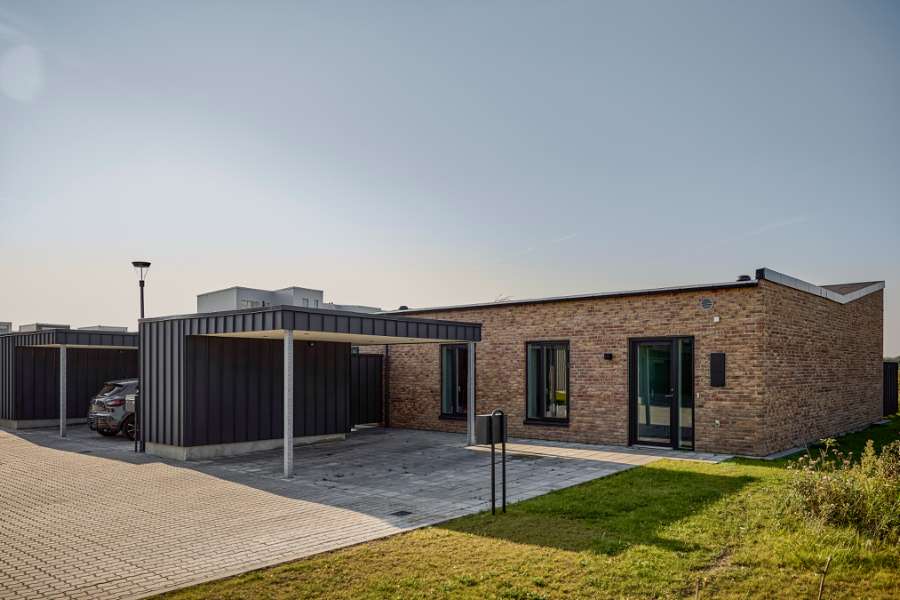 Steel profiles on terraced houses, Sofiendal Enge, Poul Anker Bechs Vej 232, 9200 Aalborg SV, Denmark